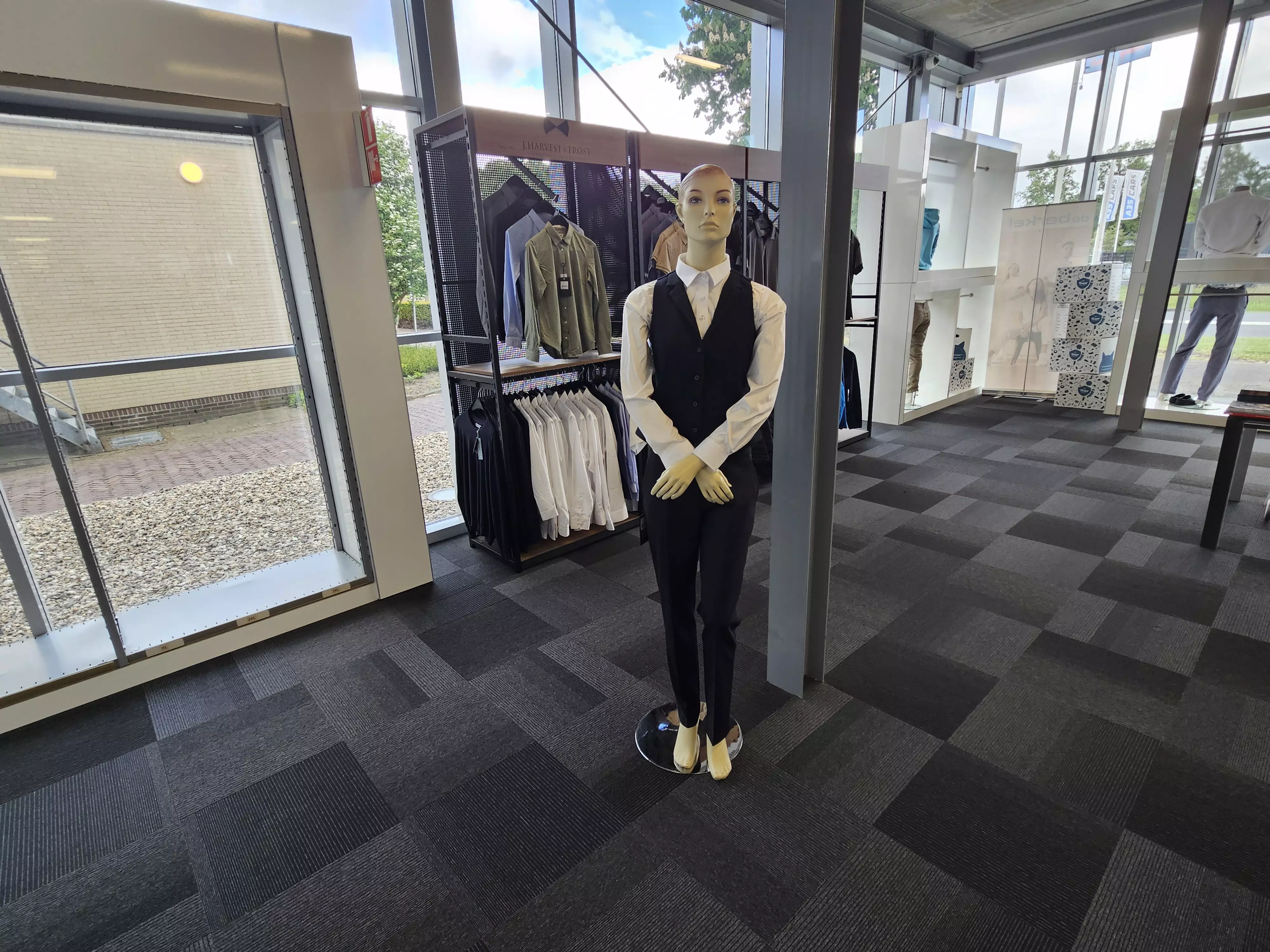 Representatieve kleding winkel Twepa
